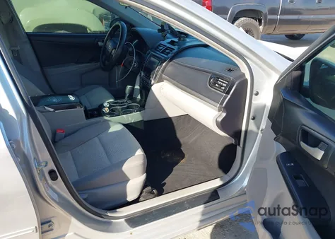 2014 Toyota Camry Le z USA, uszkodzony, nr VIN 4T4BF1FK8ER402081